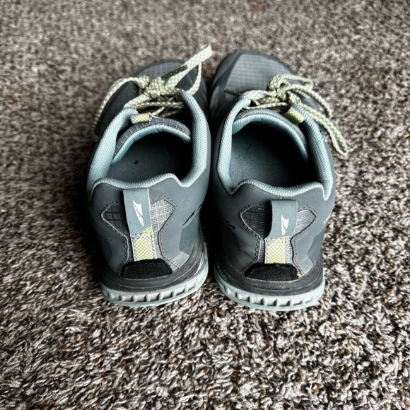 Altra Women’s 8 Lone Peak 5 Grey Blue Trail Hiking Athletic Shoe - Picture 4 of 9